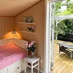 Hébergement de vacances Family-friendly Summer House Near The *