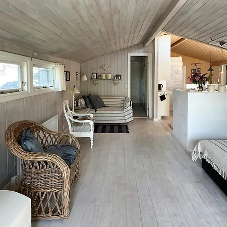 Family-friendly Summer House Near The Holiday home Otterup